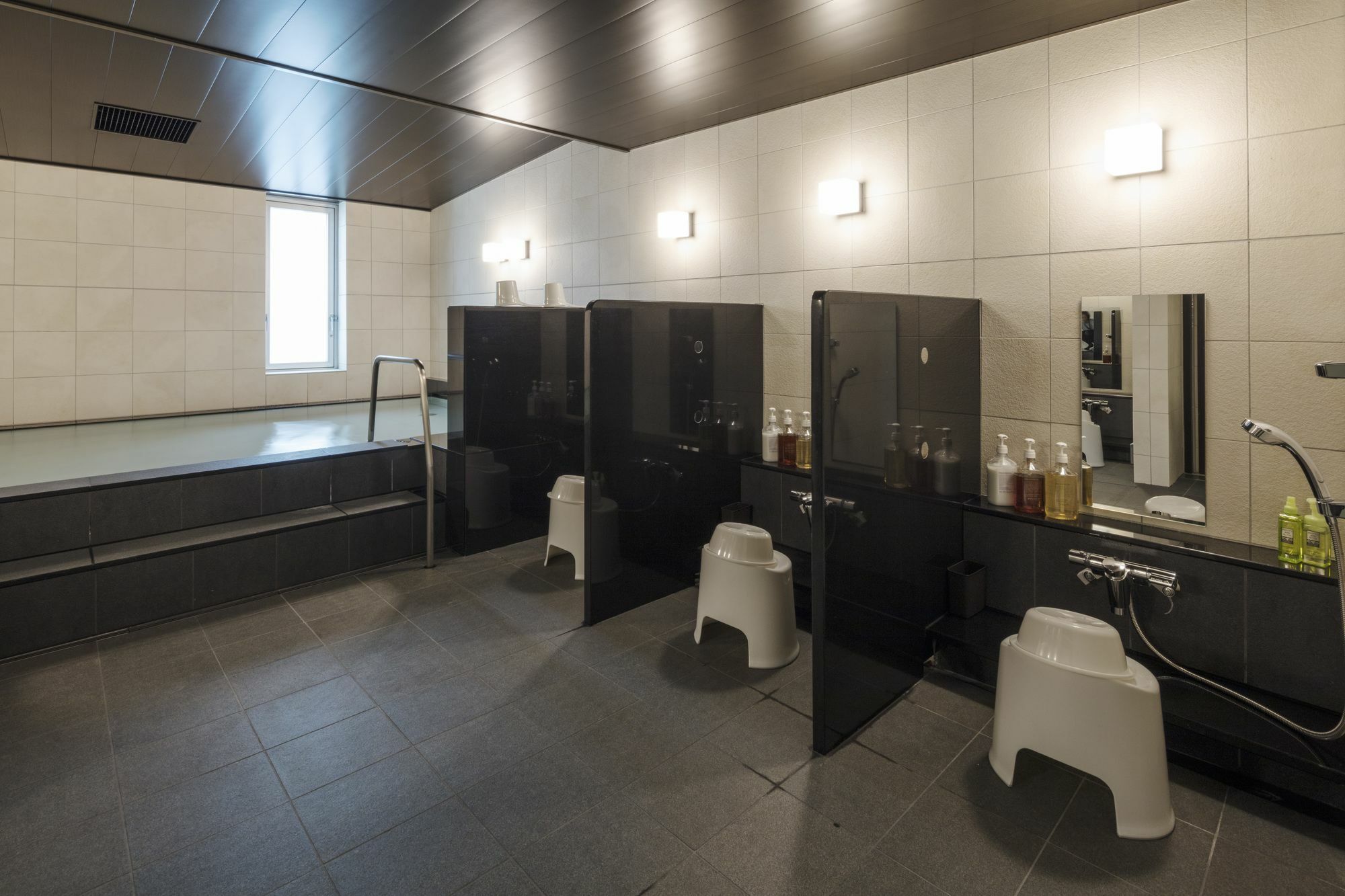 First Cabin Nishiazabu طوكيو المظهر الخارجي الصورة