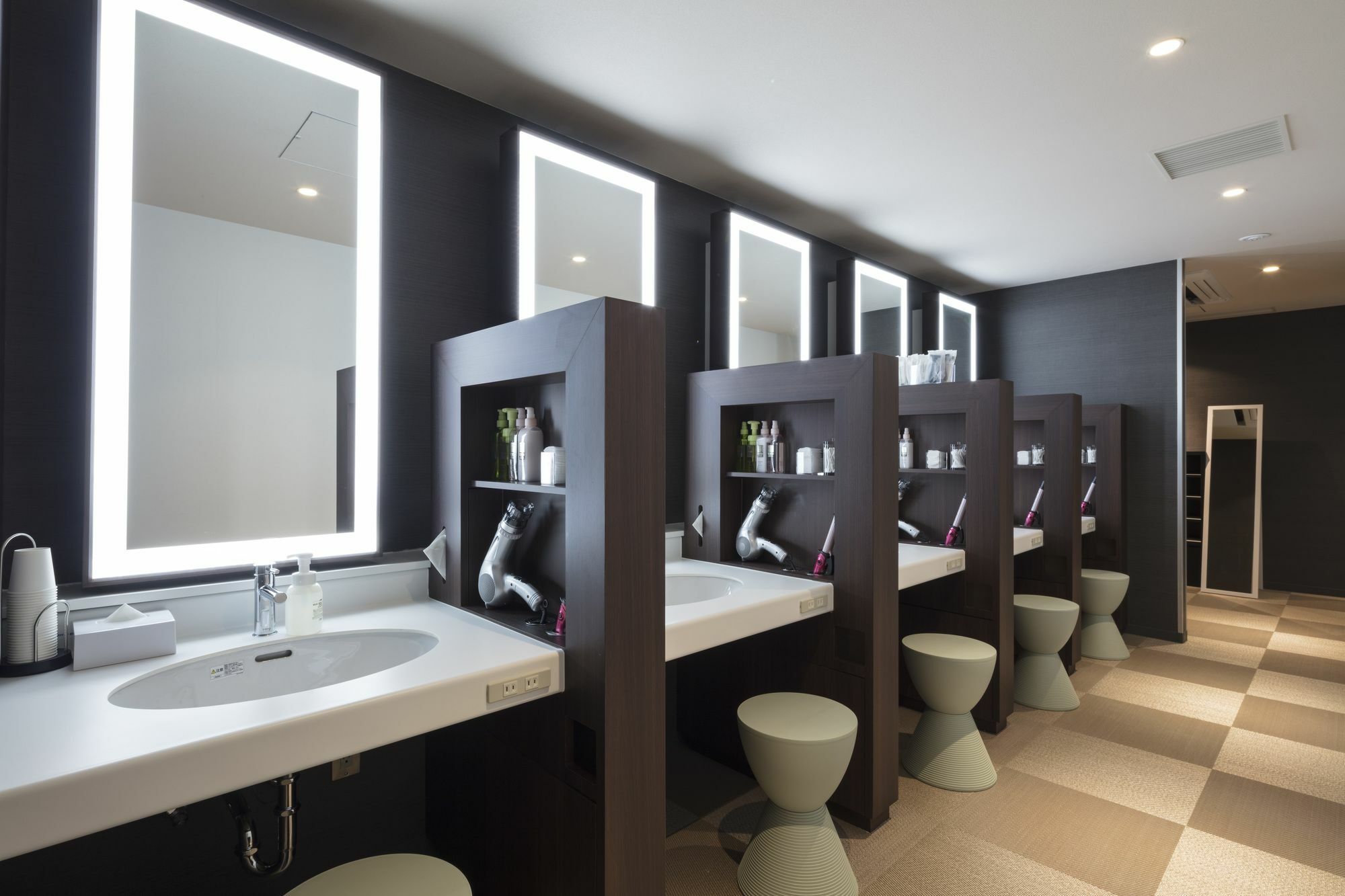 First Cabin Nishiazabu طوكيو المظهر الخارجي الصورة