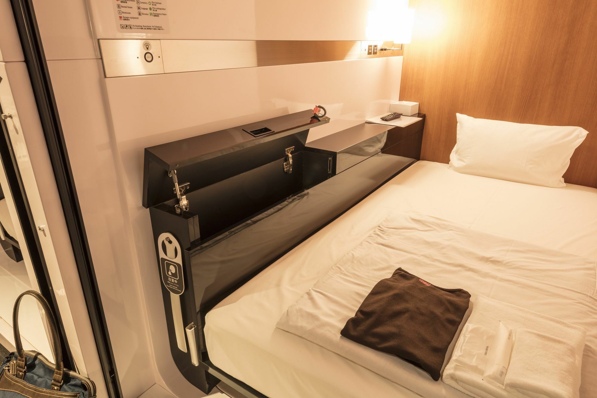 First Cabin Nishiazabu طوكيو المظهر الخارجي الصورة